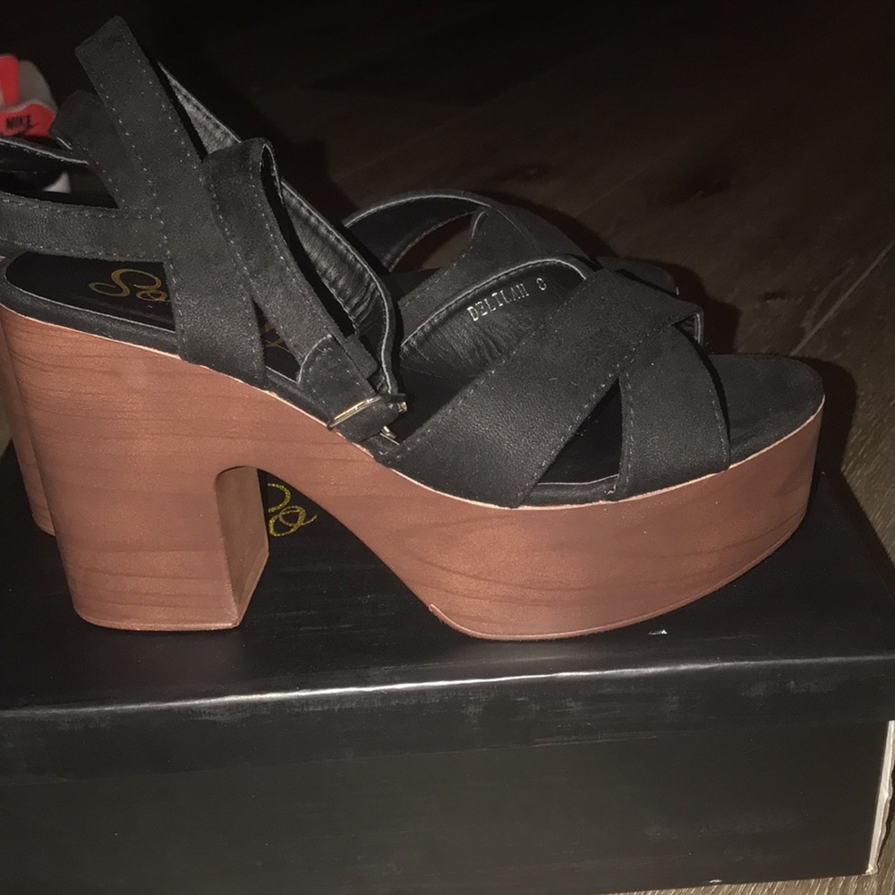 Platform heels. Black heels. Peep toe heels. Cute heels